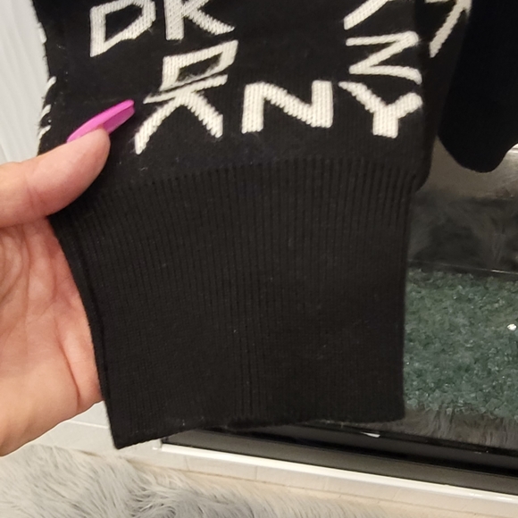 Womens DKNY Logo V Neck Sweater Size M - Picture 6 of 8